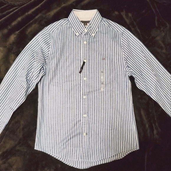 (SOLD) Tommy Hilfiger Men's Casual Dress Shirt - Picture 4 of 4